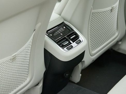 New 2026 Volvo XC60 B5 Ultra w/ Protection Package Premier image 20