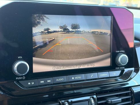 Certified 2025 Nissan Pathfinder SV FWD image 22