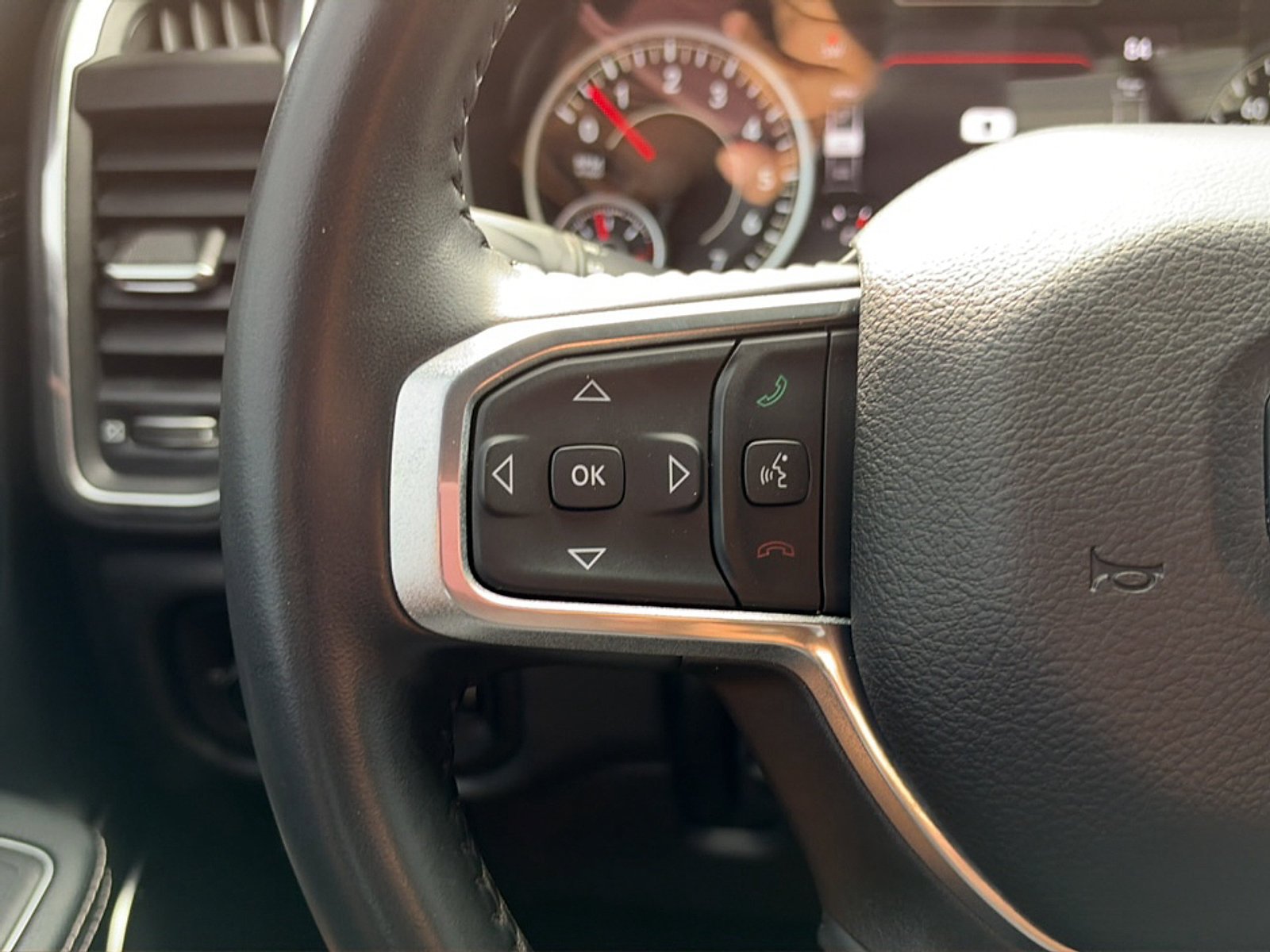 Used 2023 RAM 1500 Laramie AWD/4WD image 32