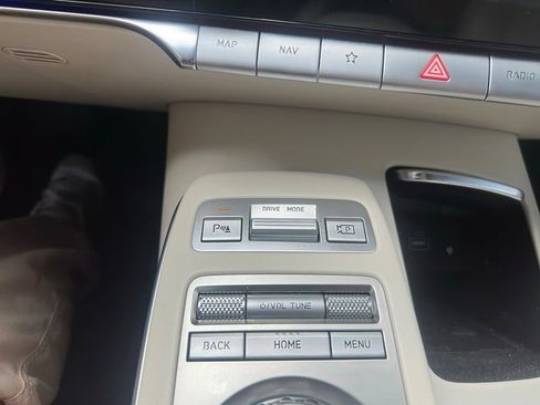 Used 2023 Genesis Electrified GV70 AWD/4WD image 18