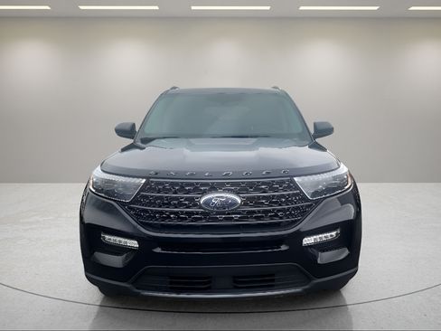 Used 2024 Ford Explorer XLT w/ Equipment Group 202A AWD/4WD image 2