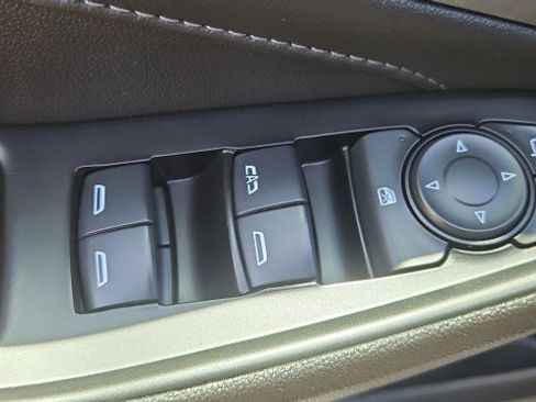Used 2023 Chevrolet Traverse LT FWD image 22