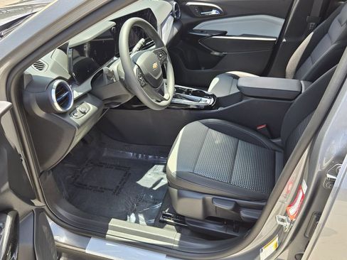 Used 2026 Chevrolet Trax LT FWD image 10