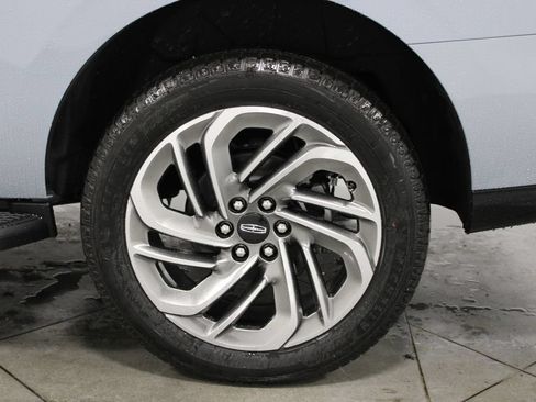New 2027 Lincoln Navigator Premiere RWD image 18