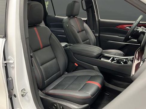 Used 2024 Chevrolet Traverse RS image 25