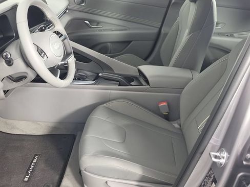 Certified 2025 Hyundai Elantra Sport FWD image 11