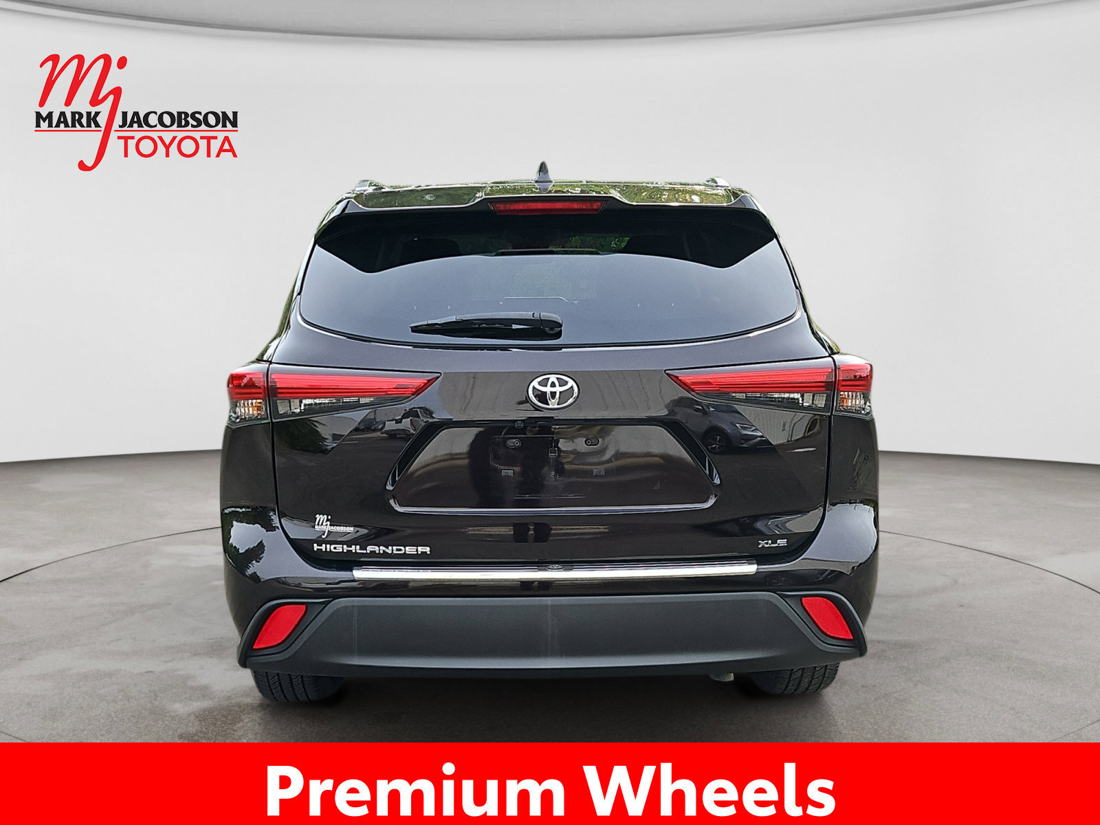 Used 2020 Toyota Highlander XLE FWD image 11