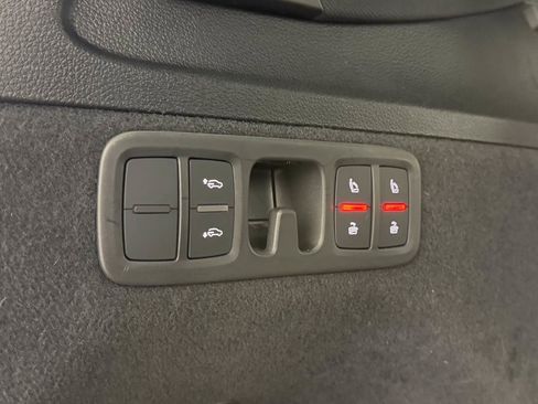 Used 2021 Audi SQ7 Premium Plus w/ Driver Assistance Package image 39