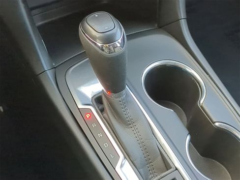 Used 2020 Chevrolet Equinox LT w/ Driver Convenience Package image 30