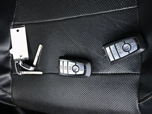 Used 2019 Ford Mustang Premium RWD image 29