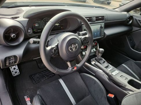 Used 2025 Toyota GR86 Premium image 10