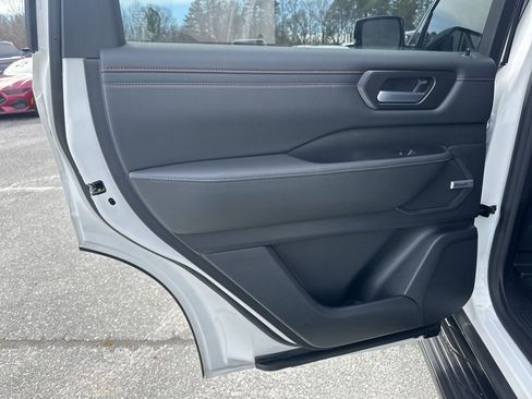 Used 2025 Nissan Armada PRO-4X image 30