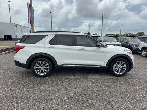 Certified 2024 Ford Explorer XLT w/ Equipment Group 202A RWD image 5