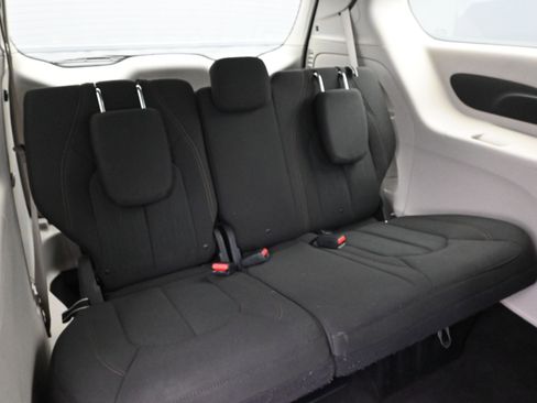 Used 2018 Chrysler Pacifica Touring Plus w/ Tire & Wheel Group image 26