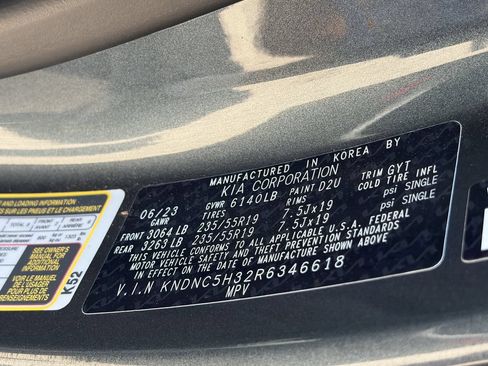 Used 2024 Kia Carnival EX FWD image 14