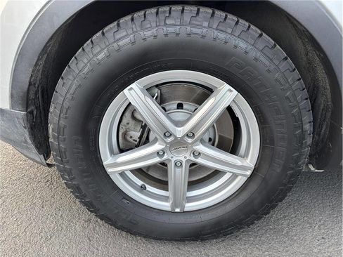 Used 2015 Ford Explorer Limited image 18