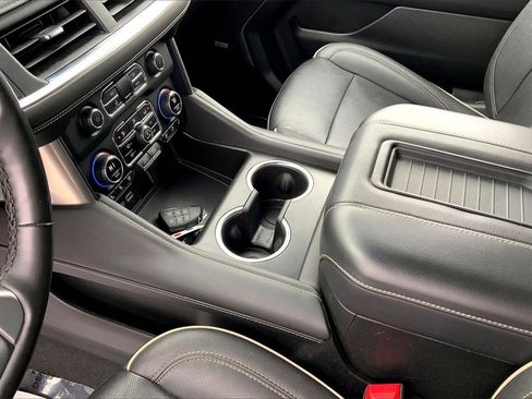 Used 2023 Chevrolet Suburban Premier image 18