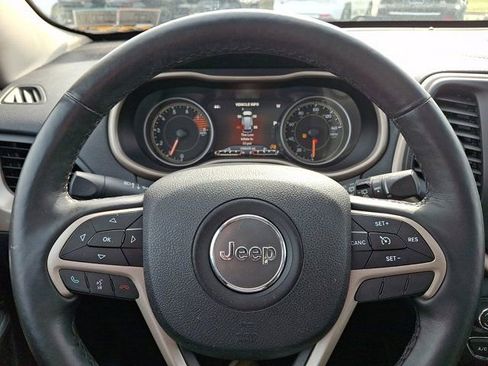 Used 2016 Jeep Cherokee Limited image 25