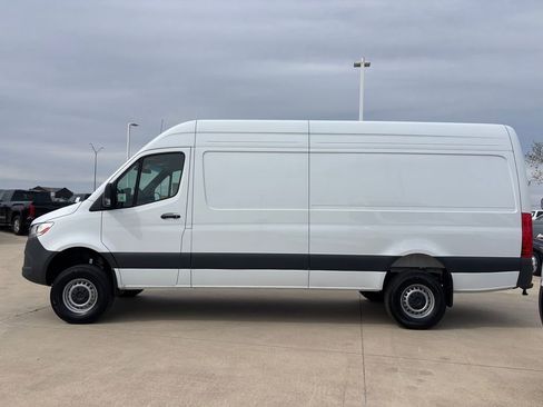 Used 2025 Mercedes-Benz Sprinter 2500 image 2