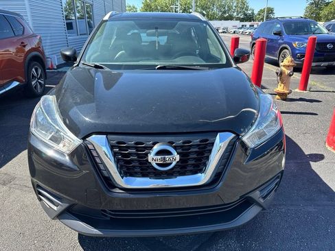 Used 2019 Nissan Kicks SV FWD image 3