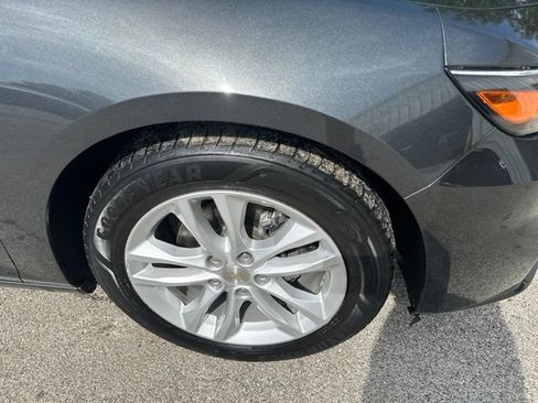 Used 2018 Chevrolet Malibu LT FWD image 12