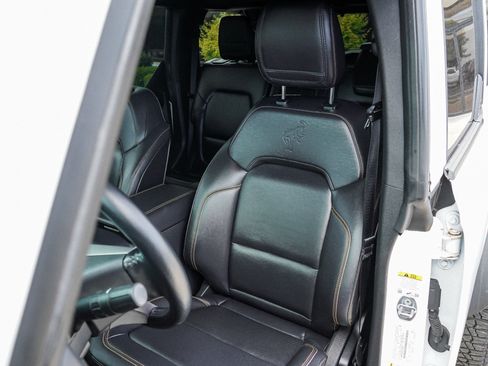 Used 2024 Ford Bronco Badlands AWD/4WD image 16