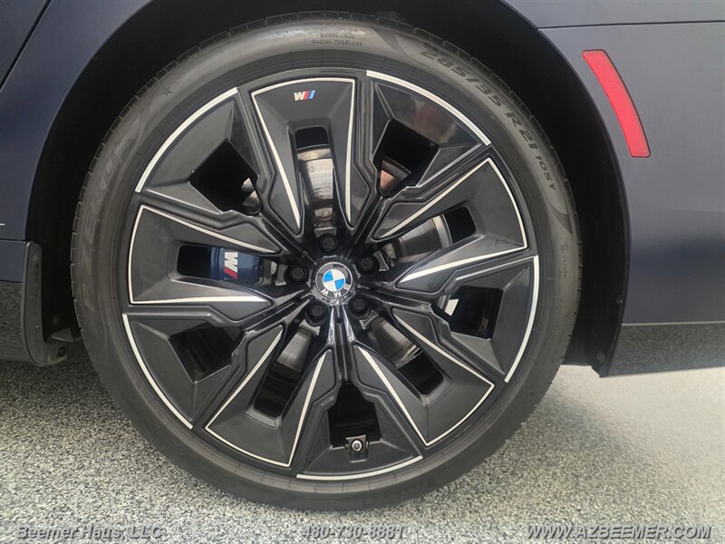 Used 2024 BMW i7 xDrive60 w/ M Sport Package RWD image 15