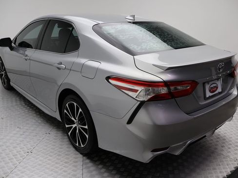 Certified 2020 Toyota Camry SE image 11