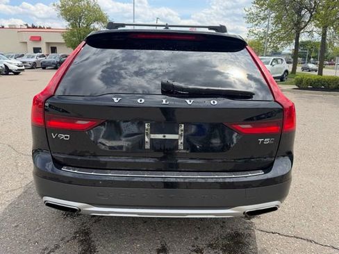 Used 2019 Volvo V90 T5 Cross Country w/ Protection Package Premier AWD/4WD image 8
