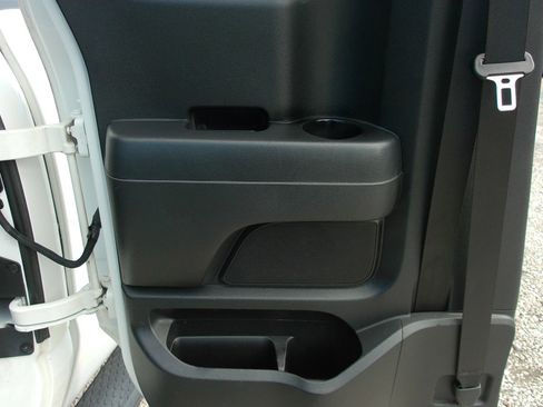 Used 2018 Nissan Titan SV AWD/4WD image 28
