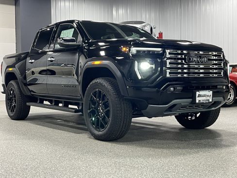 New 2026 GMC Canyon Denali w/ LPO, Denali Black Edition AWD/4WD image 7