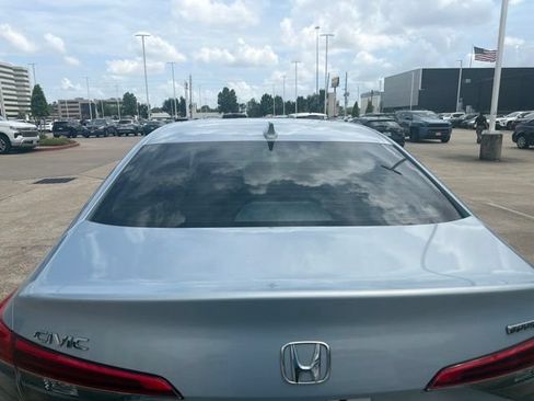 Used 2022 Honda Civic Touring image 9