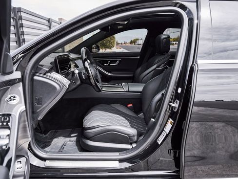 Used 2025 Mercedes-Benz S 580 4MATIC Sedan image 30