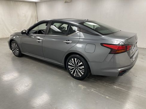 Used 2023 Nissan Altima 2.5 SV image 3