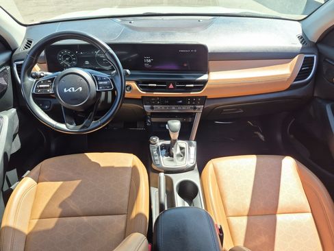Used 2024 Kia Seltos EX FWD image 12