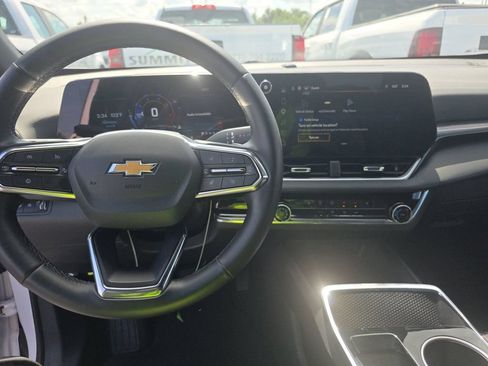 Used 2025 Chevrolet Equinox LT AWD/4WD image 12
