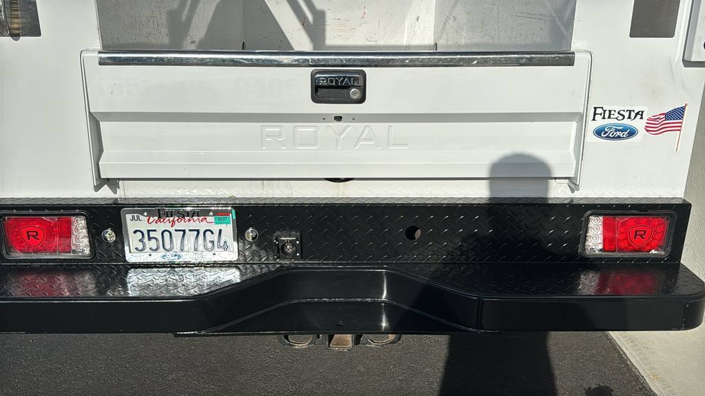 Certified 2025 Ford F250 XL w/ XL Chrome Package RWD image 8