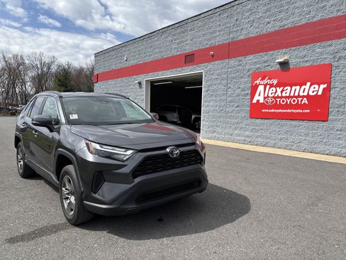 Used 2024 Toyota RAV4 XLE image 1