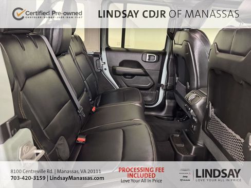 Used 2024 Jeep Wrangler Unlimited Sahara w/ Technology Group AWD/4WD image 16