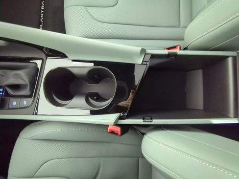 Used 2024 Hyundai Elantra Limited image 23