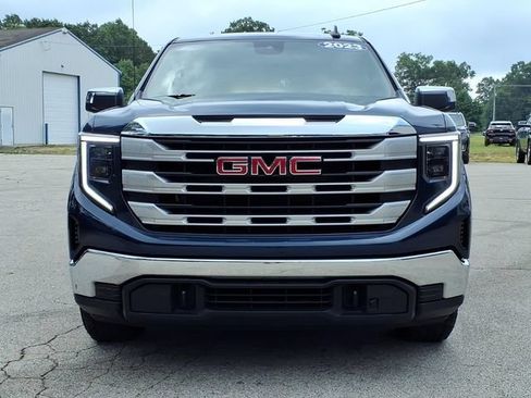 Used 2023 GMC Sierra 1500 SLE w/ X31 Off-Road Package AWD/4WD image 2