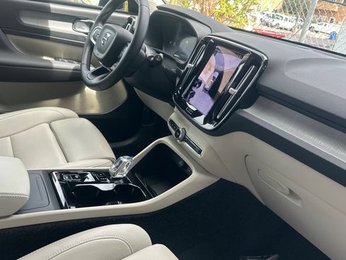 Used 2026 Volvo XC40 B5 Plus w/ Protection Package Premier AWD/4WD image 19