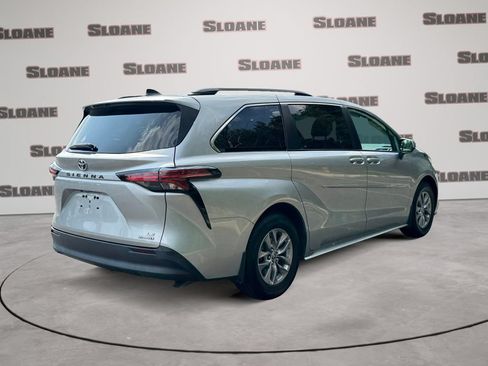 Used 2022 Toyota Sienna LE FWD image 5