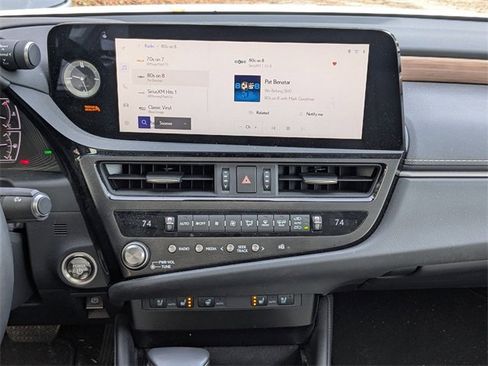 Used 2025 Lexus ES 300h 300h image 18