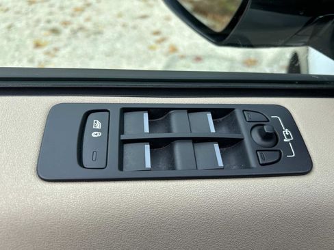 Used 2018 Land Rover Discovery Sport HSE image 21