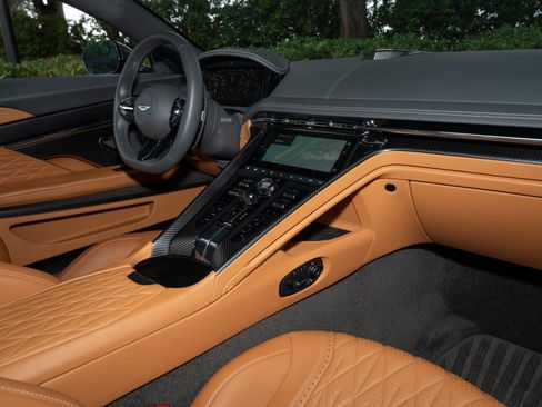 Used 2025 Aston Martin DB12 Coupe image 15