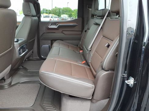 Used 2024 GMC Sierra 1500 Denali w/ Technology Package AWD/4WD image 9