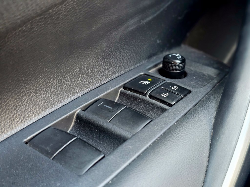 Used 2021 Toyota Corolla SE w/ Carpet Mat Package (TMS) FWD image 26