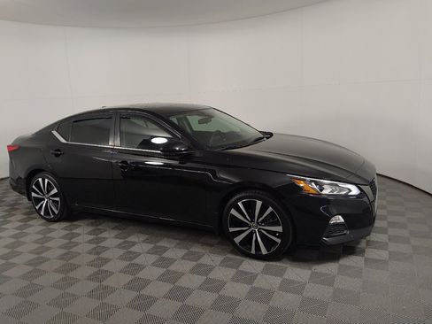 Used 2020 Nissan Altima 2.5 SR w/ Premium Package FWD image 11