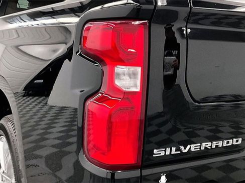 Used 2022 Chevrolet Silverado 1500 High Country w/ High Country Premium Package image 34